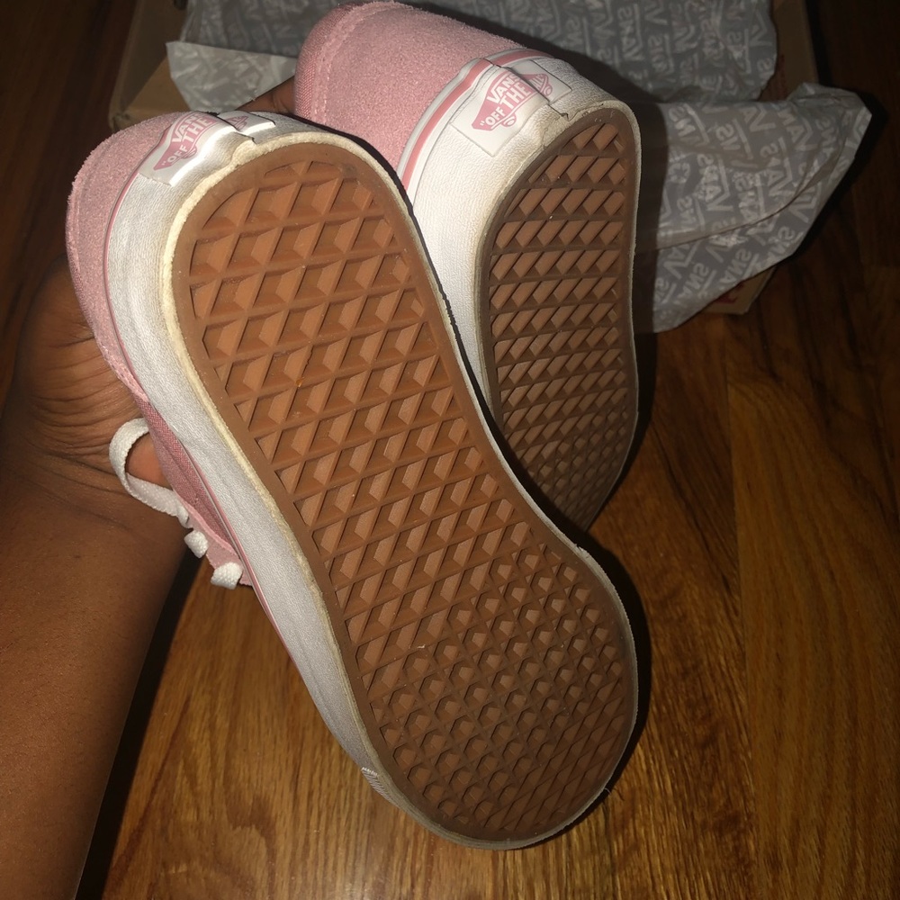 Vans - Picture 2 of 4